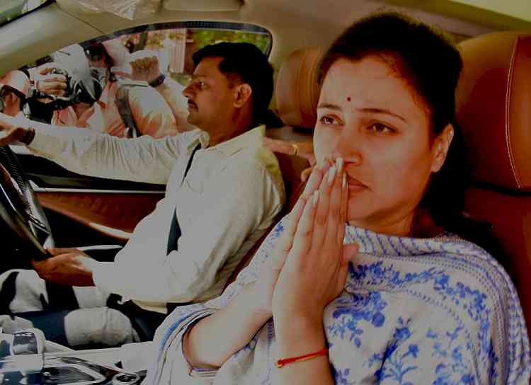 Out of jail on bail, Navneet Kaur-Rana rushed to hospital