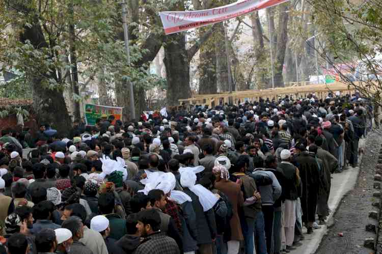 Hundreds participate in slain J&K policeman's funeral