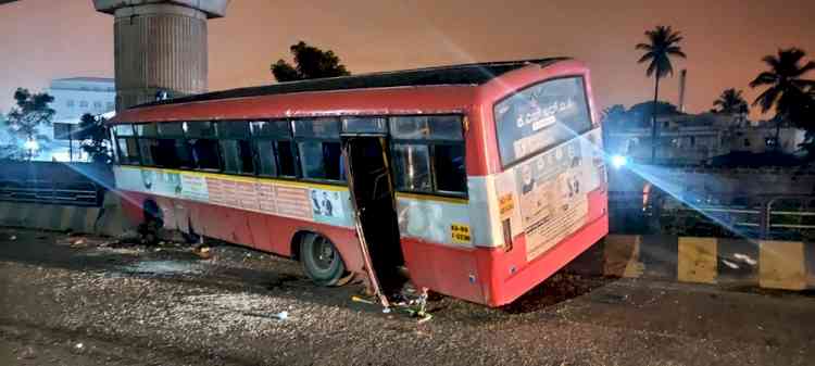 25 injured as bus hits metro pillar in B'luru