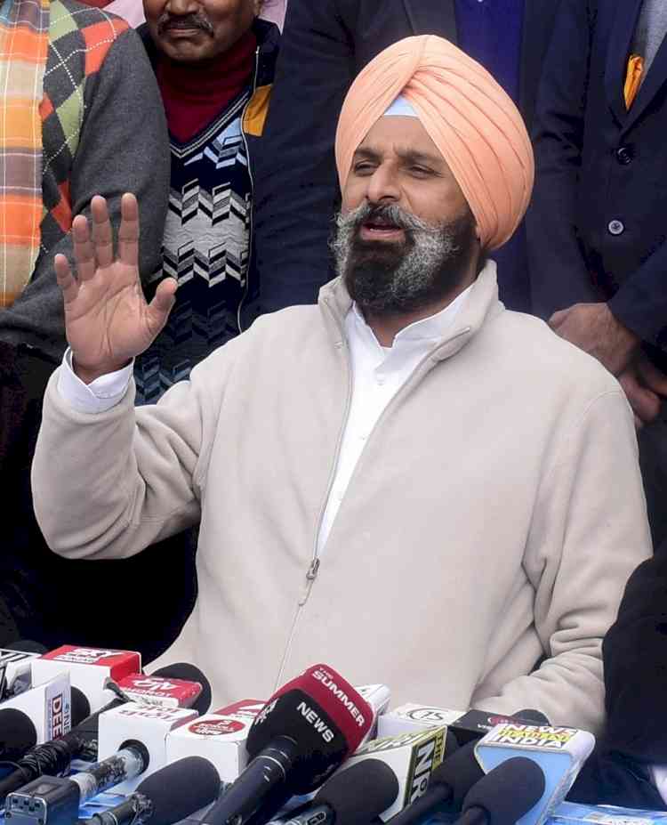 SC declines to entertain Majithia's plea for quashing FIR