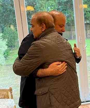 Pak PM Shehbaz Sharif meets party supremo Nawaz Sharif in London