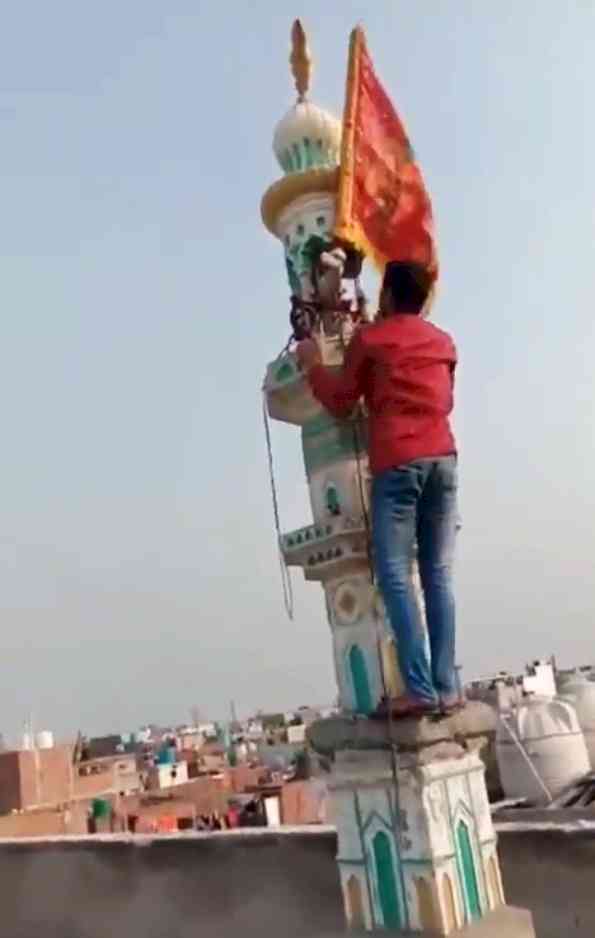 K'taka district tense after miscreants hoist saffron flag on mosque