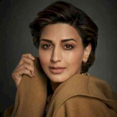 Sonali Bendre to make OTT debut with 'The Broken News'