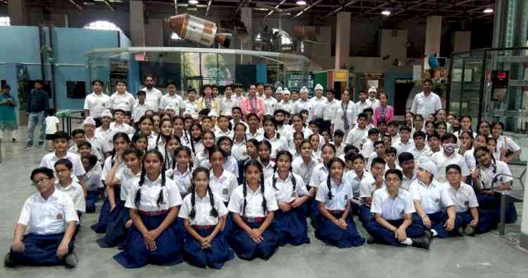 Innocent Hearts school – Loharan, organized an educational tour of Science City for Students of Science Club