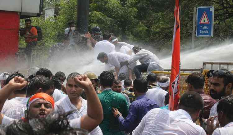 Protesting Cong leaders detained in MP, released later