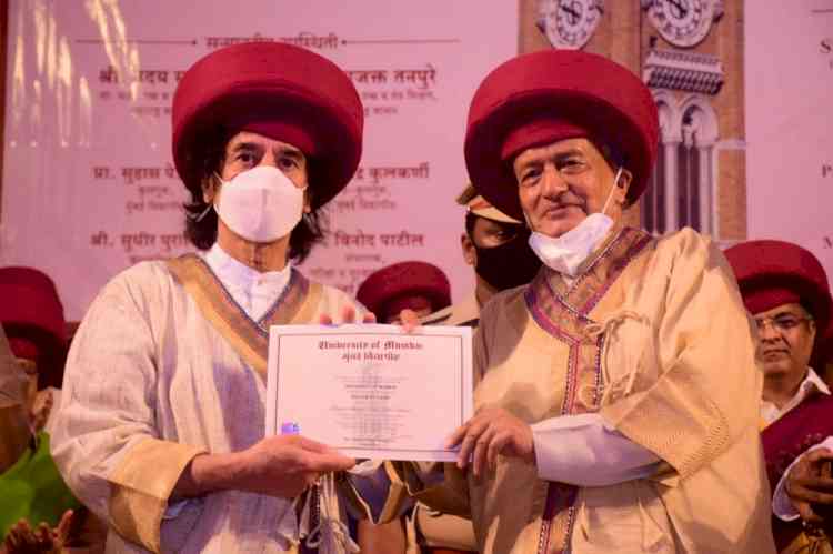 Mumbai varsity confers Doctorate on tabla maestro Zakir Hussain