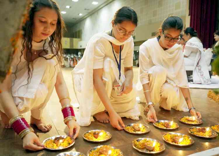 KMV organizes pious Amar Jyoti function to accord traditional farewell to its outgoing students