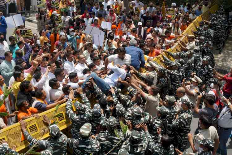 Right wing activists protest demanding renaming of Delhi road, 5 detained