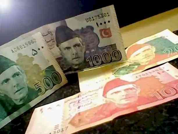 Pakistani rupee falls to yet another historic low against US dollar