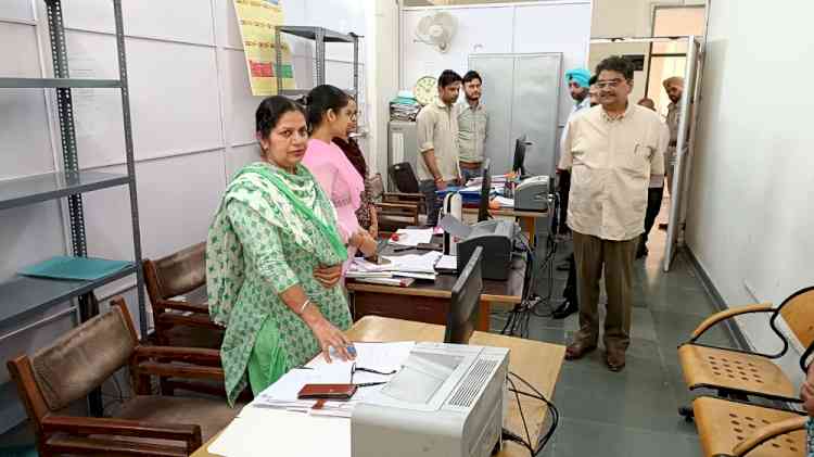 DC conducts checking in government offices at district administrative complex