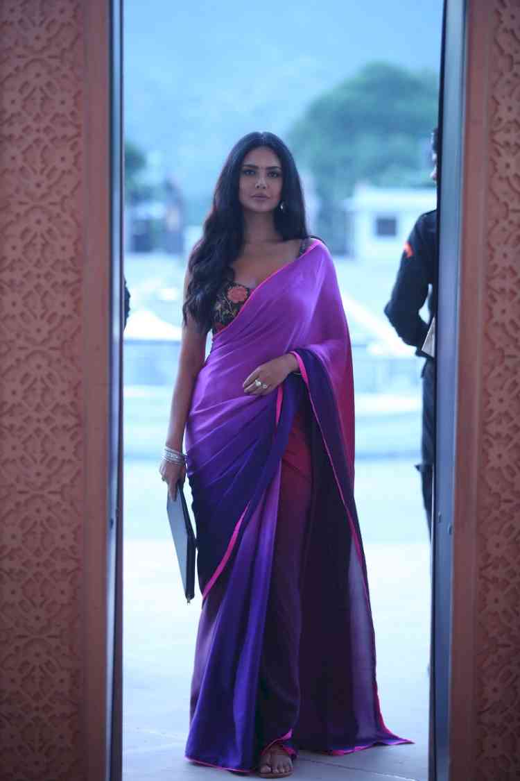 Esha Gupta gears up to play glamorous Image Maker in Aashram