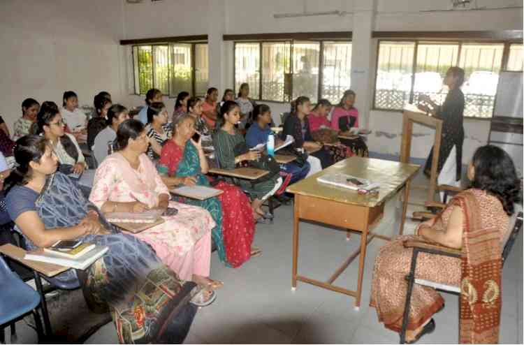 Hindi Sahitya Dhara organises poem recitation competition