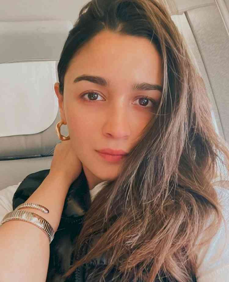 Alia jets off for her Hollywood debut, feels 'like a newcomer all over again'