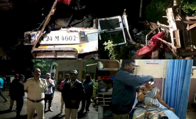 3 kids among 7 killed as cruiser rams into tree in K'taka