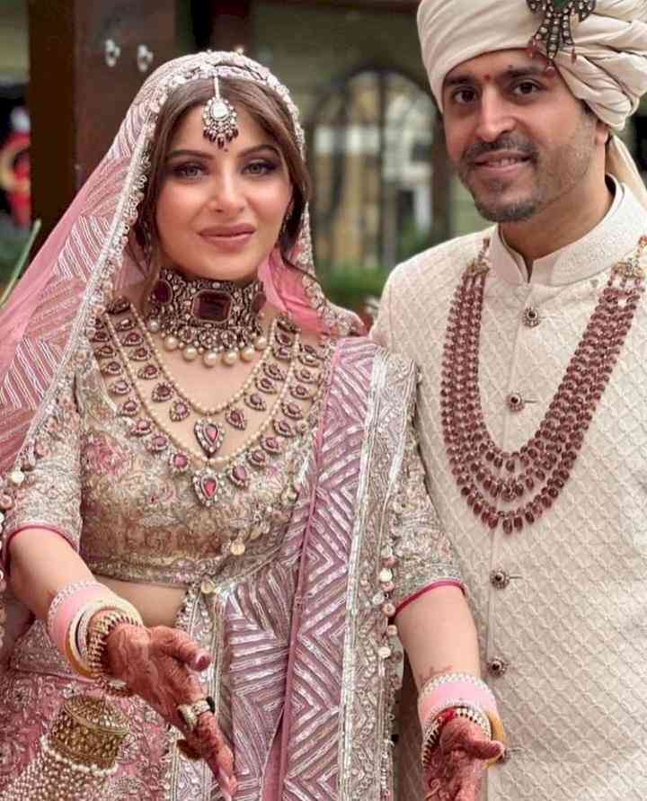 Kanika Kapoor ties knot with NRI businessman Gautam Hathiramani