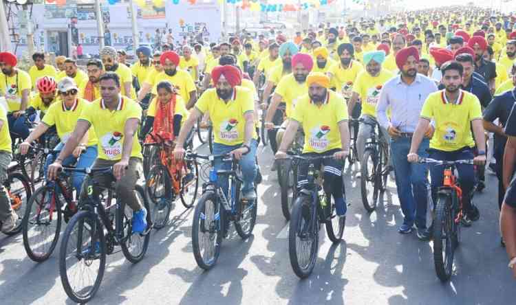 Punjab CM leads 15,000 cyclists in drug awareness rally