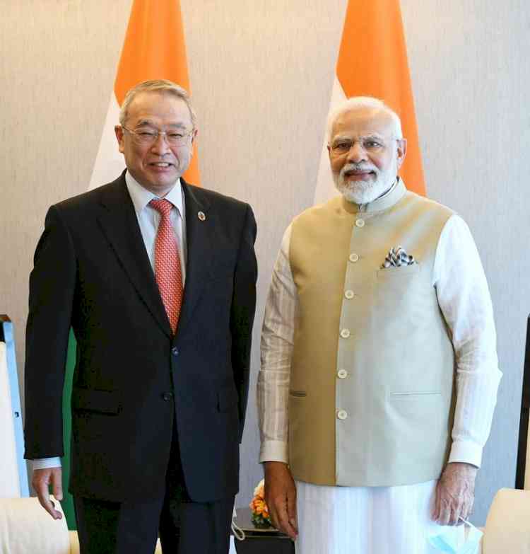 Modi meets industry leaders in Japan, invites them to invest in India