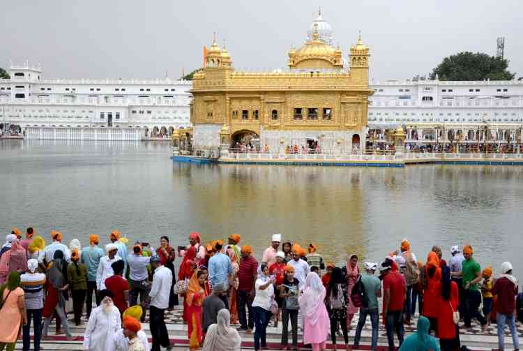 Remove harmonium from Golden Temple, says Akal Takht