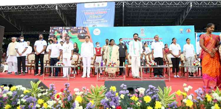 Thousands in Hyderabad join Yoga Utsav to mark 25 days countdown to International Day of Yoga (IDY)