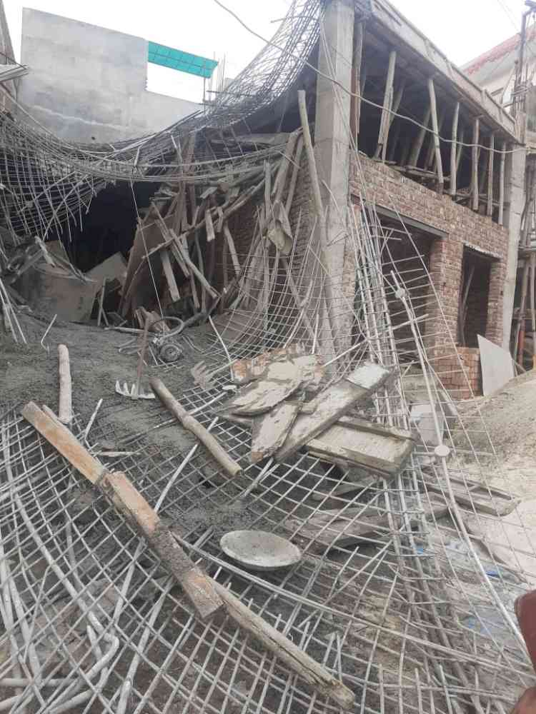 1 dead in building collapse in Delhi's Mundka