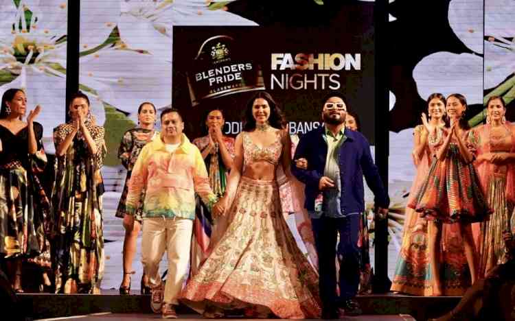 Sonam Bajwa walks ramp for Designer Siddhartha Bansal