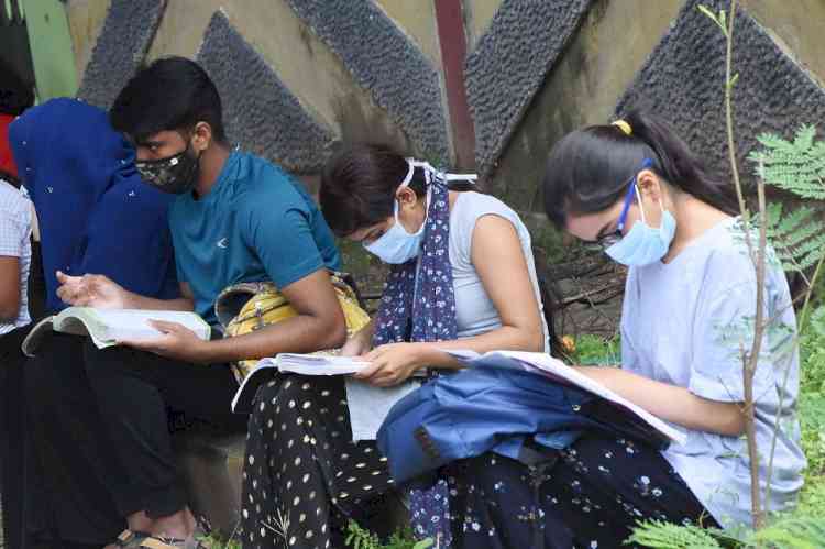 Despite DMK opposition, TN third in NEET applications for 2022