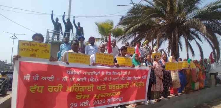 Left parties protest against price rise and unemployment 