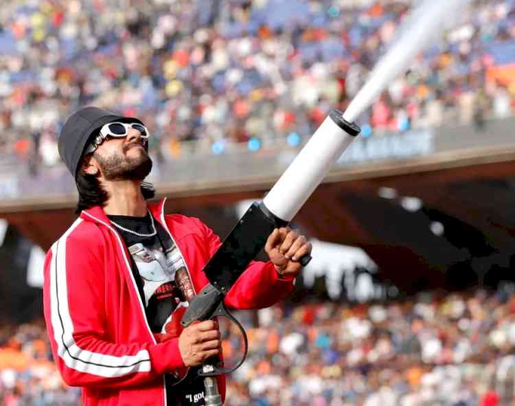 Ranveer Singh, Rehman enthrall spectators at IPL closing ceremony