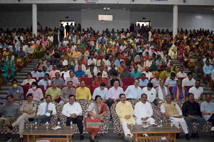 Welfare schemes ensured upliftment of poor: Parmar 