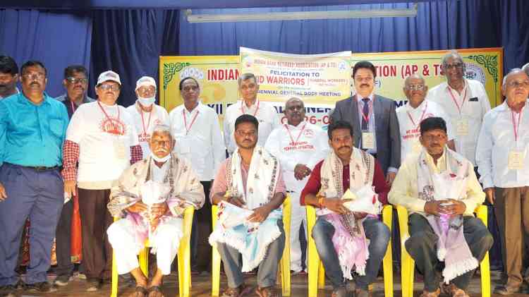 Four unseen covid warriors honoured