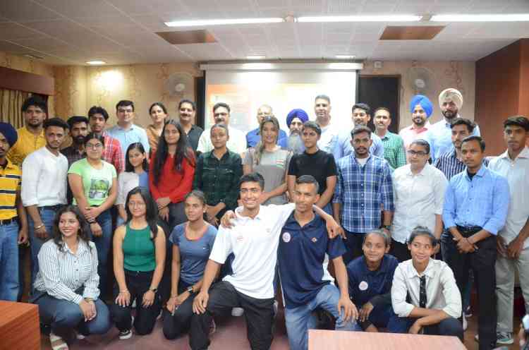 Dronacharya awardee Boxer Shiv Singh honors college sports heroes