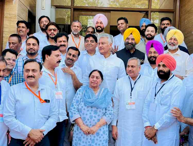 Top Congress leaders join BJP in Punjab