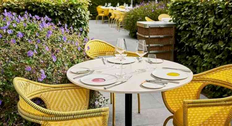 Summer sun in the terraces of Cheval Blanc Paris