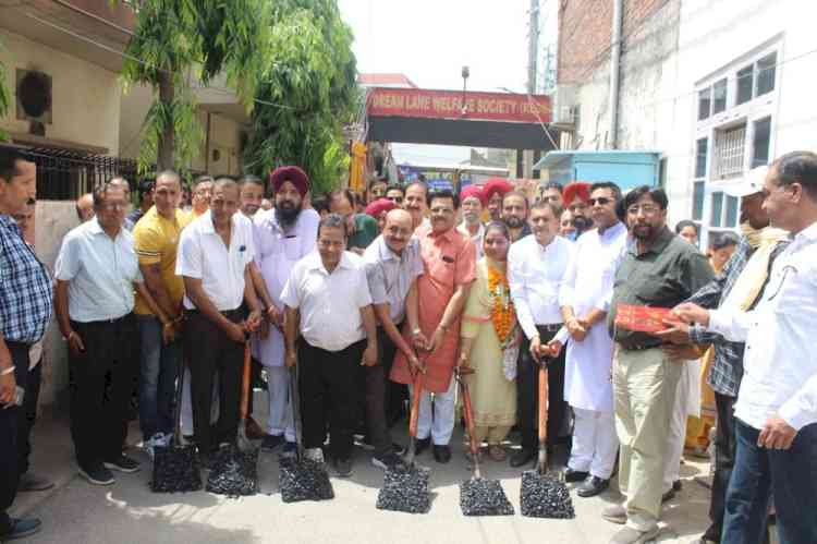 Chaudhry Madan Lal Bagga kick-starts road project worth Rs.64 lakhs at Dream Lane Colony