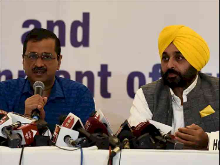 Kejriwal and Bhagwant Mann meet voters in Hamirpur in Himachal Pradesh 