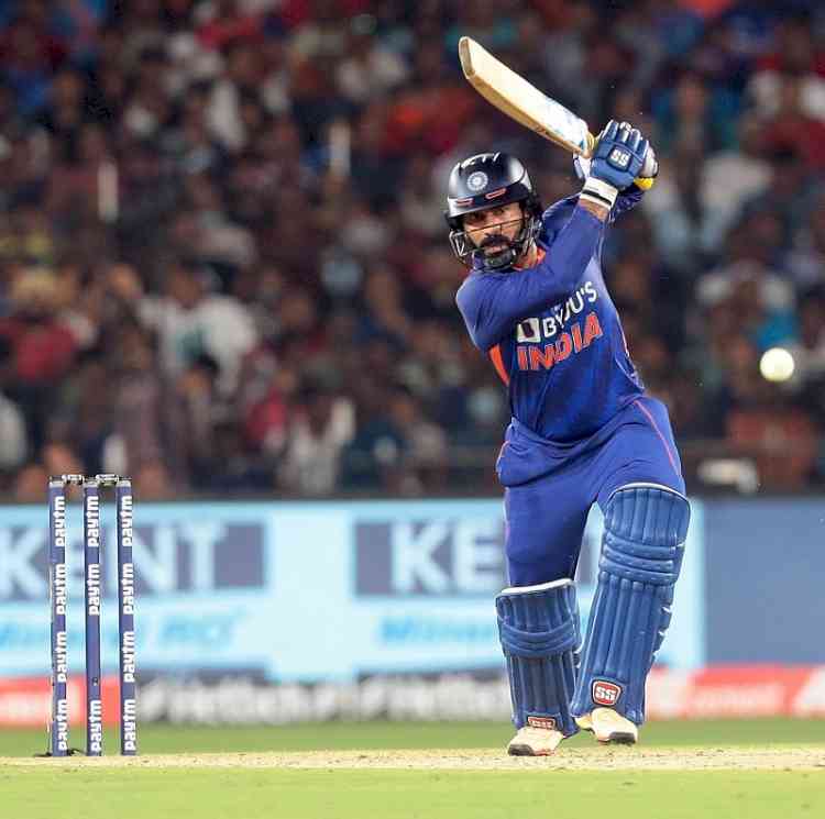 2nd T20I: South Africa restrict India to 148/6 despite Karthik's late flourish