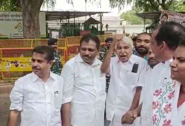 78-year-old Oommen Chandy's sloganeering for Rahul Gandhi goes viral