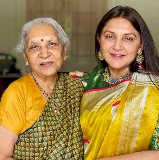 Is Anandiben planning to launch her daughter Anar Patel in politics?