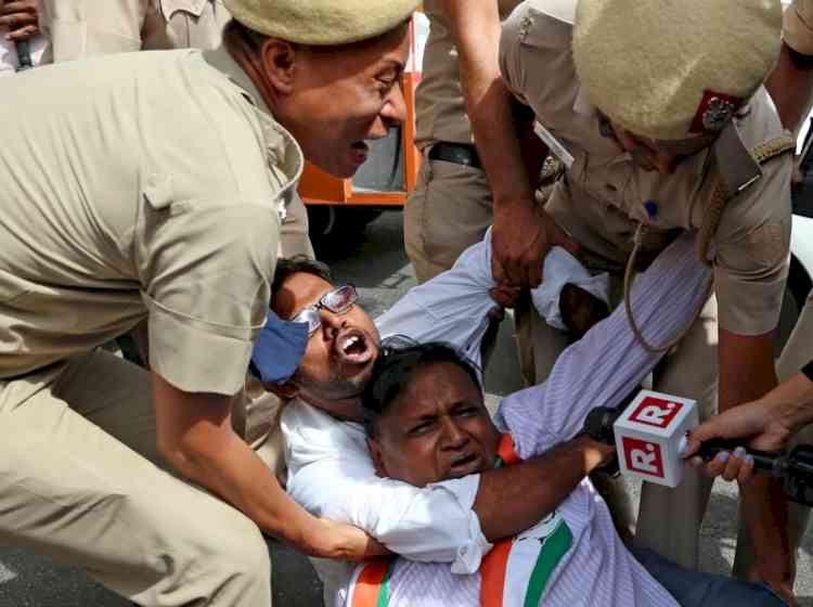 Police remove Congress workers protesting outside ED office