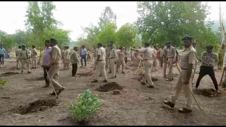 Forest official fires in air to disperse protesting tribals in Gujarat