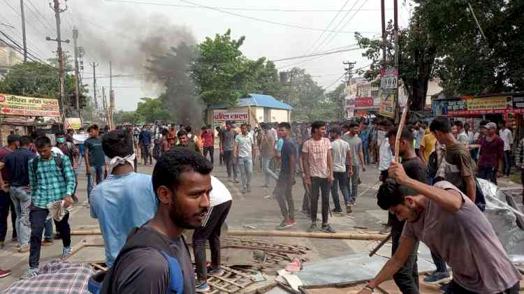 Agnipath protests: Angry mob attacks BJP MLA's house in Bihar's Chapra