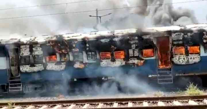 Agitators dodge Gaya police, set passenger train on fire