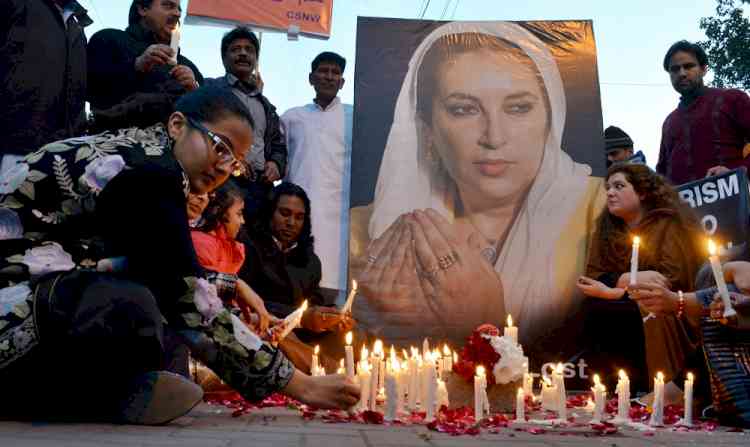 Pressured to blame Musharraf for Benazir Bhutto's assassination: Ex-Pak cop