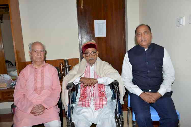 CM Calls on former Chief Minister Shanta Kumar