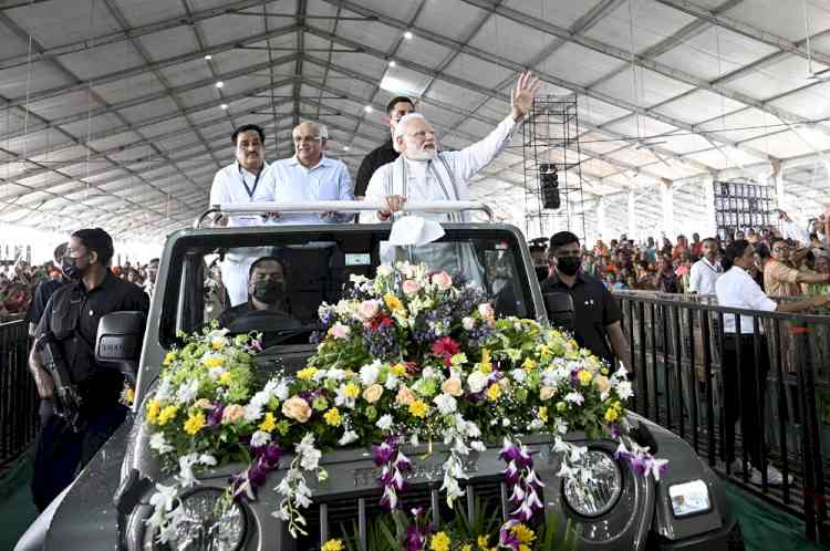 PM inaugurates projects worth Rs 21K cr, says Vadodara nurtured him like a mother