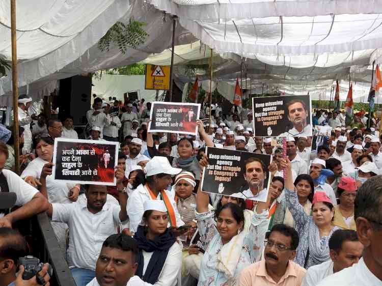 Delhi: Over 50 Congress workers detained at Singhu border