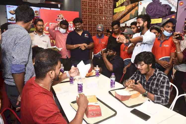 Jango’z hosts a mega burger eating contest for Father’s Day