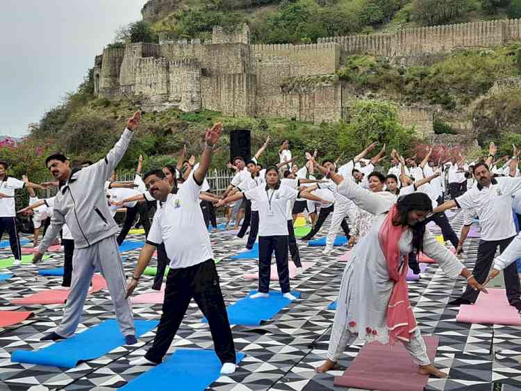 Four Union Ministers participated in International Yoga Day in HP today