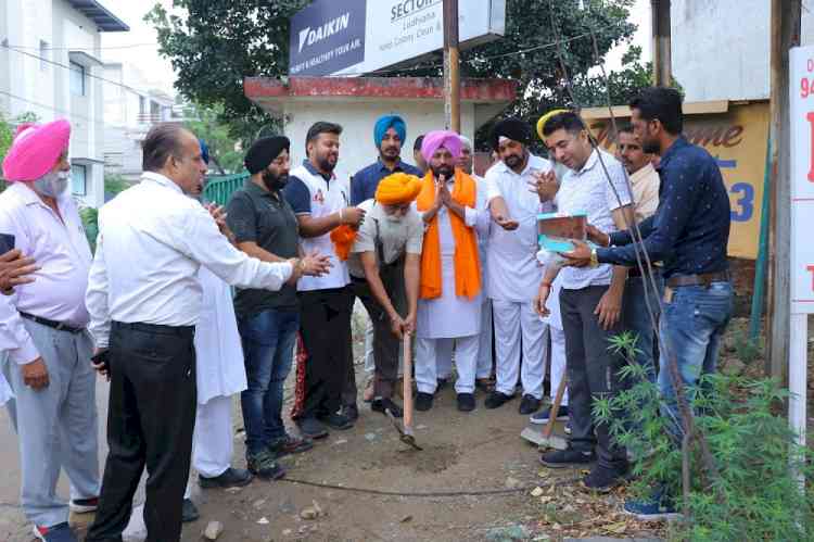 MLA Bhola kick-starts road project worth rs.1.87 crore at Chandigarh Road