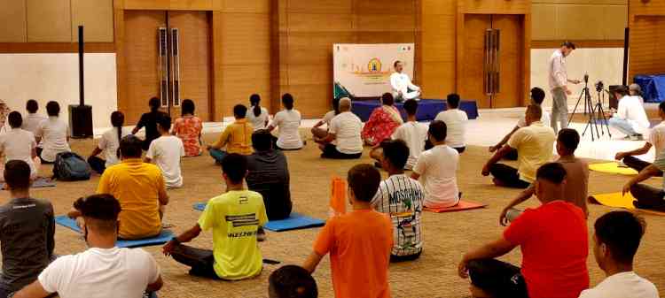 International Day of Yoga: Renowned Ayurveda and Meditation Guru - Acharya Manish conducts Yoga session